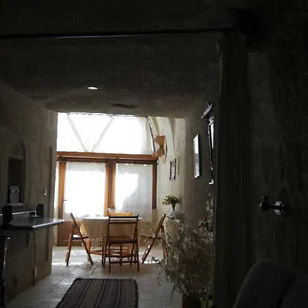 Happy Cave House Aparthotel 2*