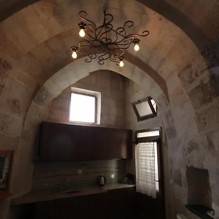 Happy Cave House Aparthotel 2*